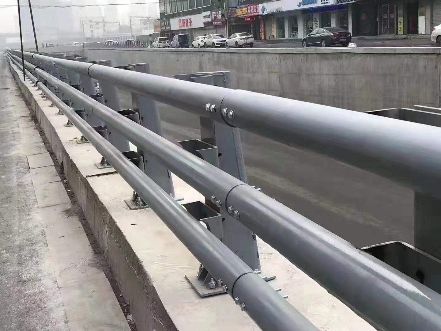 桥梁防撞护栏