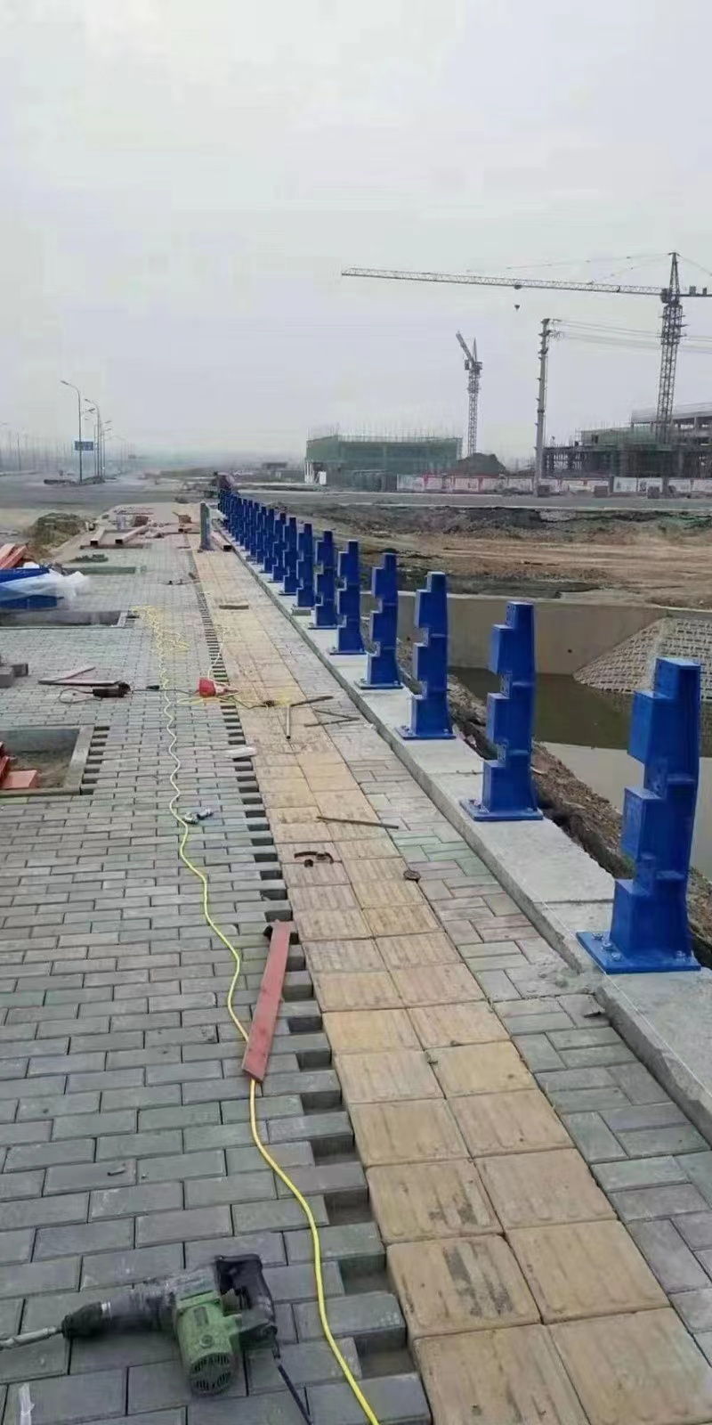 桥梁防撞护栏